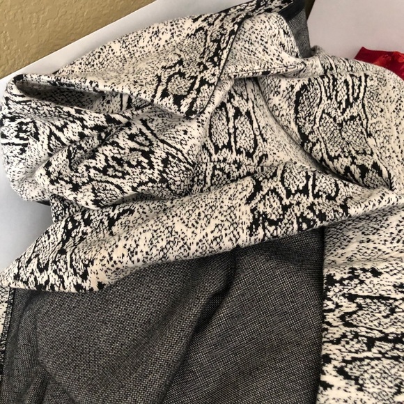 Calvin Klein Dress Black and White Animal Print Dress Size 8P - Picture 10 of 10